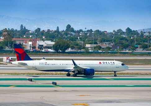 Delta flight returns after traveler has loose bowels 'the entire way through' plane